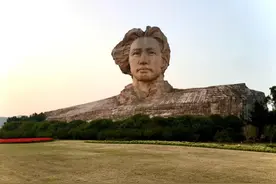 一首诗词背后的故事：毛泽东“到中流击水，浪遏飞舟”图片