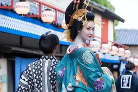 日本花魁：地位比客人还要尊贵，有权力拒绝客人，但28岁必须退休图片