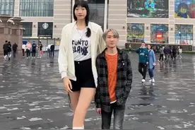 四川女巨人小玥：身高2.10米，爱上身高1.68米重庆小伙，未婚先孕图片