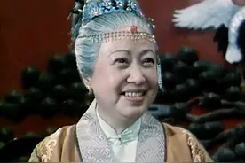 11版贾母颜值对比，谁慈眉善目一脸富贵相，谁像猴子变的老妖精？图片