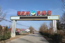 买孩子的代价！孙卓养父母去学校看望养子，被保安拦住凄凉离去图片