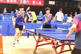老北京二十二中教室旁的水泥台，曾经是世界冠军主霸的球台图片