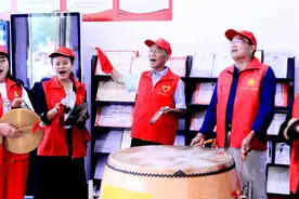 40余载创作3000多首民歌，72岁的“老王”唱响大山好声音图片