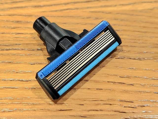 男生又一好玩又实用的玩具，焕醒星洞小飞碟手动剃须刀上手体验