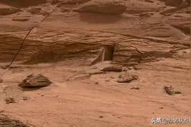 火星上发现一扇门，大小相当于地球上的狗洞，是秘密基地的入口？图片