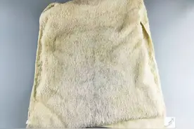 毛巾使用时间很久都不换，毛巾又臭又滑教你3招，干净又柔软图片