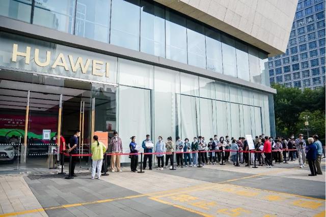 ��ΪMate50ϵ�н��տ��� �û��²�ȱ�����ظ㡰����Ӫ����