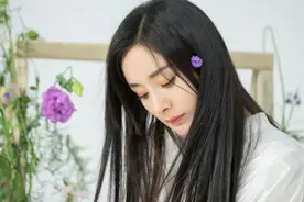 杨幂采访中大谈恋爱观，暗示自己目前单身，直言天天都期待爱情图片