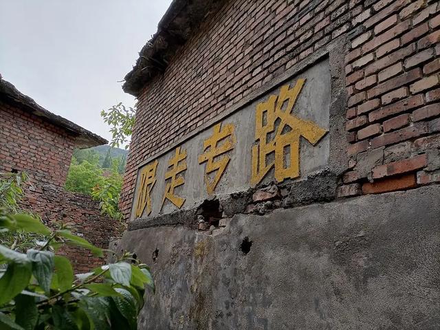 探索四川废弃监狱,发现自由的可贵