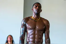 在人生最难熬的日子里，他也没放弃篮球图片