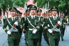 毛启国：武警反恐特战队臂章鉴赏图片
