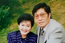 李谷一谈和金铁霖离婚原因，二婚嫁粉丝丈夫对她百般呵护图片