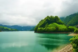 一个人混到最后，发现自己一个朋友都没有，这正常吗？图片