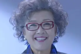 宋春丽：为工作放弃生育，和教授丈夫感情恩爱，61岁当上了母亲图片