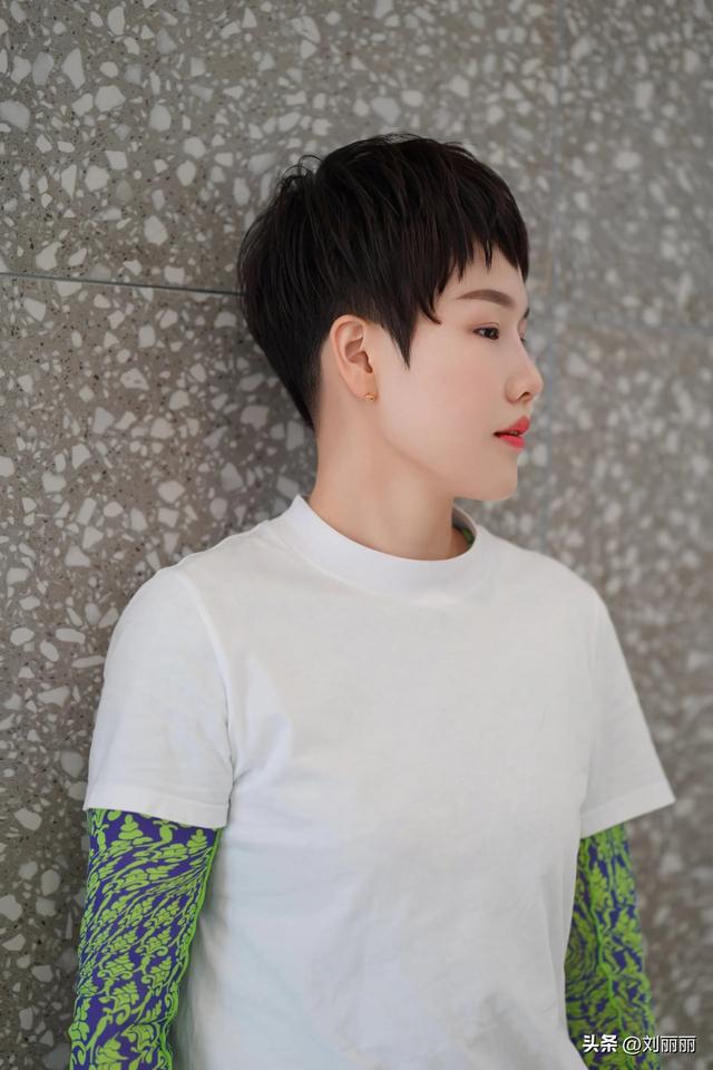 女士短发别乱剪,最火还是这三种,清爽自然真时尚(时尚短发女图片大