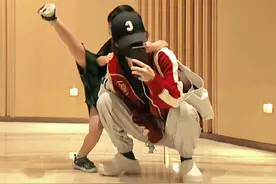 赵丽颖第一次发和儿子的正面合照，4岁想想穿黑衣搂着妈妈踢腿：忘不掉的是什么我也不知道，放不下熟悉片段图片