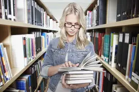 无论你和上司关系多好，都不要聊这3个话题，容易招惹是非图片