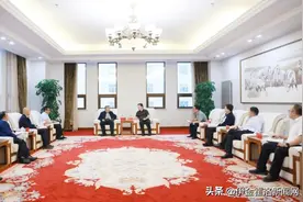 华瑞锋会见华电内蒙古能源有限公司党委书记、执行董事巴希一行图片