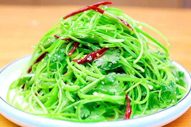 绿色入肝,建议中老年:春天多吃4种绿叶菜,养肝健脾,一身轻松