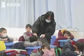 又有多地学校紧急停课！“部分班级孩子集中发烧”，沪上学校如何应对突发情况？图片