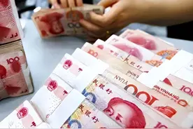 银行取到假钱，回家才发现该怎么办？工作人员透露正确处理方式！图片