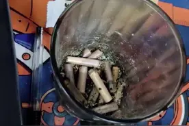 网传女寝被装修工人恶意破坏，“床被睡过，还写了侮辱性词汇”，学院：确有学生丢东西，已联系施工队图片
