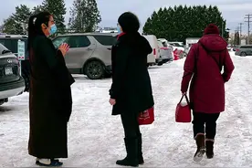 54岁王祖贤带发修行！穿僧袍拿佛珠不敢认，梳高马尾本人超级美图片