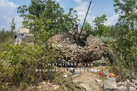 俄军首次缴获法国AMX10RC轮式坦克，曾叫嚣与主战坦克一战图片