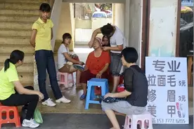 为什么化妆后总是浮粉、卡粉，或者出现干纹？图片