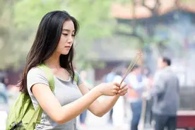 去寺庙烧香时，这三个常识，越早知道越好图片