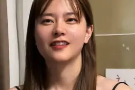 笑麻了，网友怀疑女朋友是敌特，她小品梗一个都接不住，全程茫然图片