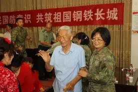 河南省军区郑州第六干休所举行“关爱老兵 致敬英雄”文艺汇演图片