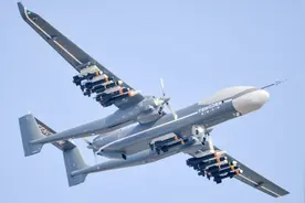 中国“空中航母”，双尾蝎无人机航程远携弹多，威慑半径5000公里图片