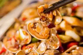 爆炒花蛤的家常做法，味道鲜美，好吃又入味，一大盘都不够吃图片