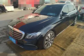 嫌新款不好看，大哥花28万买台五年的奔驰E300，上一代才经典？图片