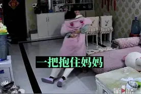 重庆9岁男孩一把抱住晕倒的妈妈，接下来的举动太暖心图片