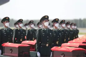 假如这天我盖着国旗回来，请原谅我当年的不辞而别......图片