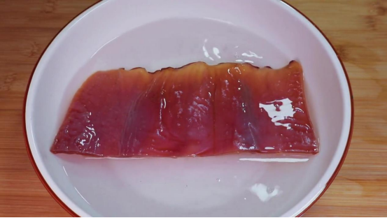 泡发鱿鱼的最佳方法 2026年泡发鱿鱼的最佳方法是什么,怎样判断鱿鱼是