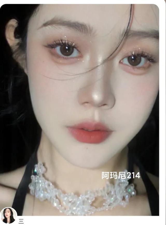 ������ǣ�������Ұ�����ı���ں�ɫ�Űɣ���������