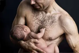 男性乳头是个摆设？不仅和女性一样有乳房，还能分泌乳汁哺乳图片