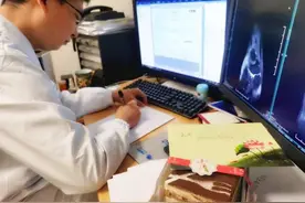“抗疫医护夫妻档”最甜情话：一起救死扶伤，一起慢慢变老图片