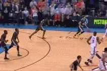 NBA惊为天人的超远三分进球：库里绝杀雷霆，卡特坐地甩狙图片