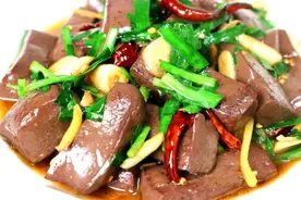 入秋后，猪肉牛肉靠边站，看到猪血别犹豫，越吃越香，不懂吃可惜图片