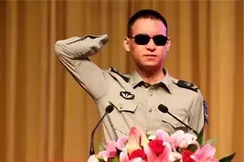 “排雷英雄”杜富国近况：今32岁当爸爸，90后妹妹是驻村第一书记图片