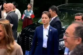 中南海最美女保镖走红！贴身保护叙利亚夫人，撞脸明星传月入百万图片