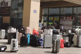 辗转多地，被骗被拒，暑期工遭遇苦涩暑假图片