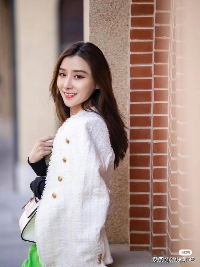 上海清纯美女,气质优雅浪漫,带有一丝小资情调