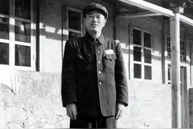 60年邓华下放到四川，临行前罗瑞卿与他会面：毛主席让我给你捎话图片