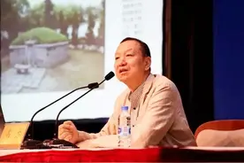 男子花一万买一本破书，卖500万没成交，在拍卖会拍出2600万天价图片