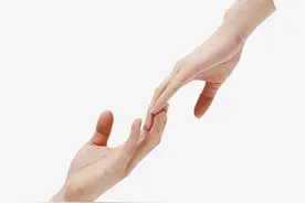 女儿成剩女，多半与父母管教有关，错过最佳恋爱时机图片